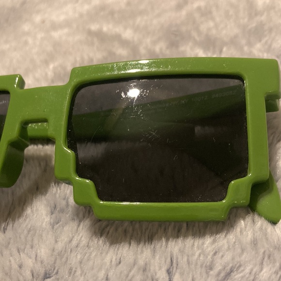 🧱MINECRAFT💫Green SWAGGY Shades - Picture 5 of 5